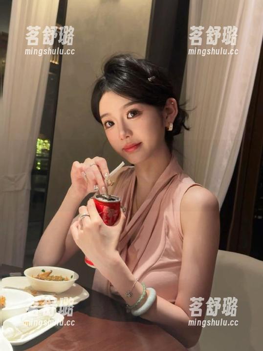 听说17c吃瓜在网页上开了个大party，结果我成了唯一的“观众”，尴尬得要死。