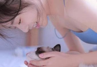 椭圆形的屏幕里怎么还能躲着天大的瓜？17吃瓜网苹果版告诉你！