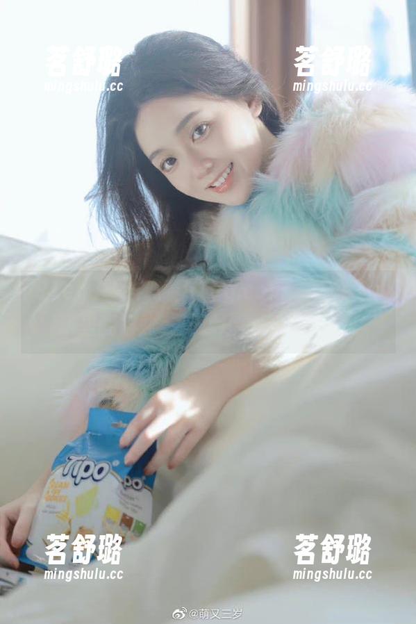 一边观看91cg.com,一边在qq里翻旧账,这戏还真有点大。 一边观看91cg.com,一边在qq里翻旧账,这戏还真有点大。