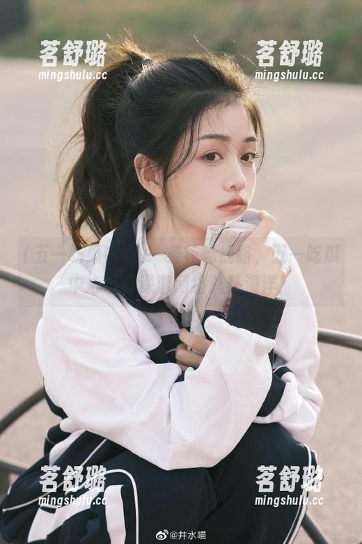 一条神秘线路，五一吃瓜中心带你深潜网络八卦海洋！