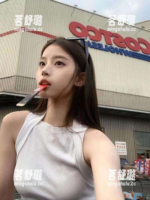 “今日吃瓜”观看：人人都在啃瓜，瓜皮飞溅好像花洒！