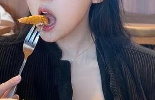 校园黑料在“我要吃瓜网”苹果版上肆虐，这事儿有点吃不消了……