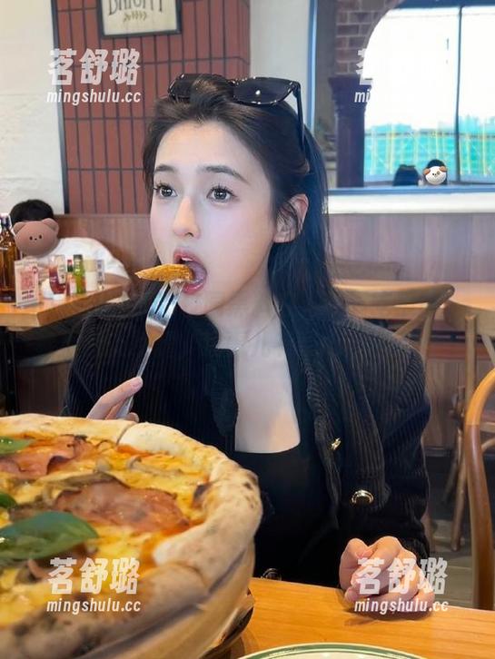 校园黑料在“我要吃瓜网”苹果版上肆虐，这事儿有点吃不消了……