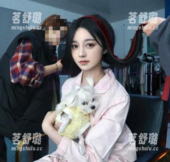网曝吃瓜官网开启黑料一区：这瓜的水太深，慢慢来！