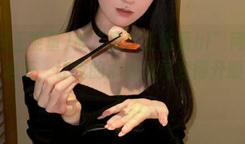 被“黑料正能量hl”网站的黑料追着，让我的心情瞬间变得开朗起来！